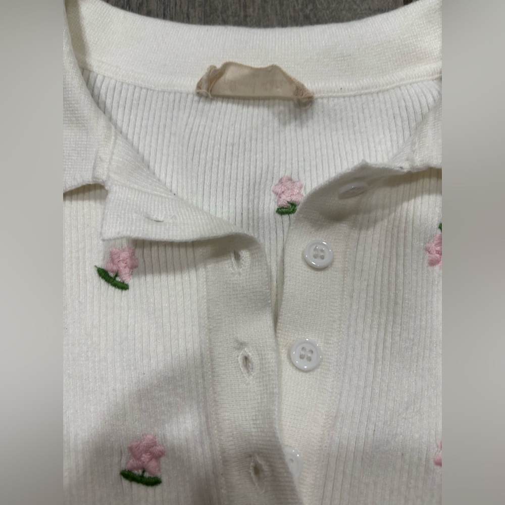 Altar’d State Embroidered Floral Crop Top Size Medium - Picture 3 of 5